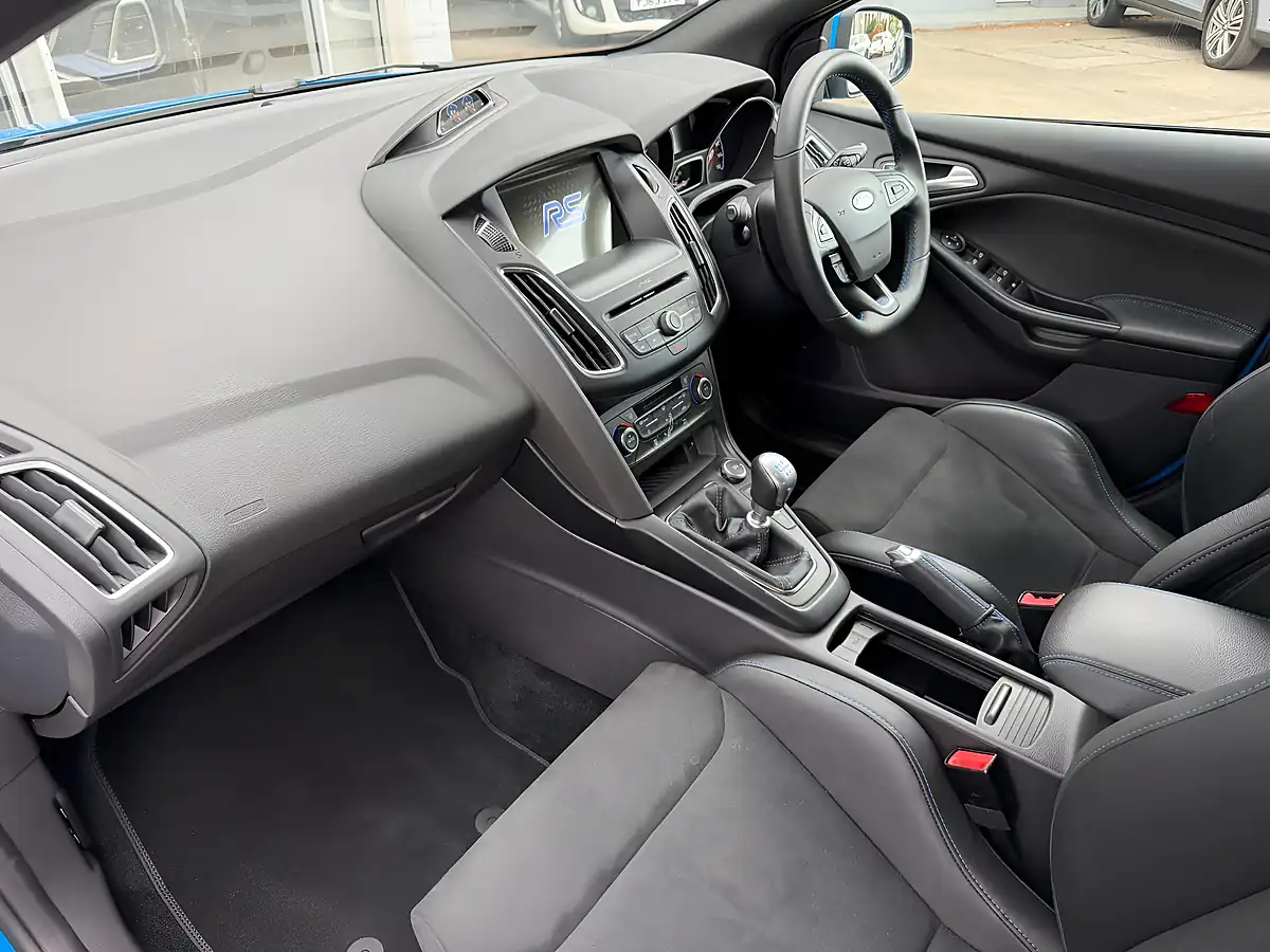 Used 2017 Ford Focus RS Nitrious Blue - Interior and Exterior details 4