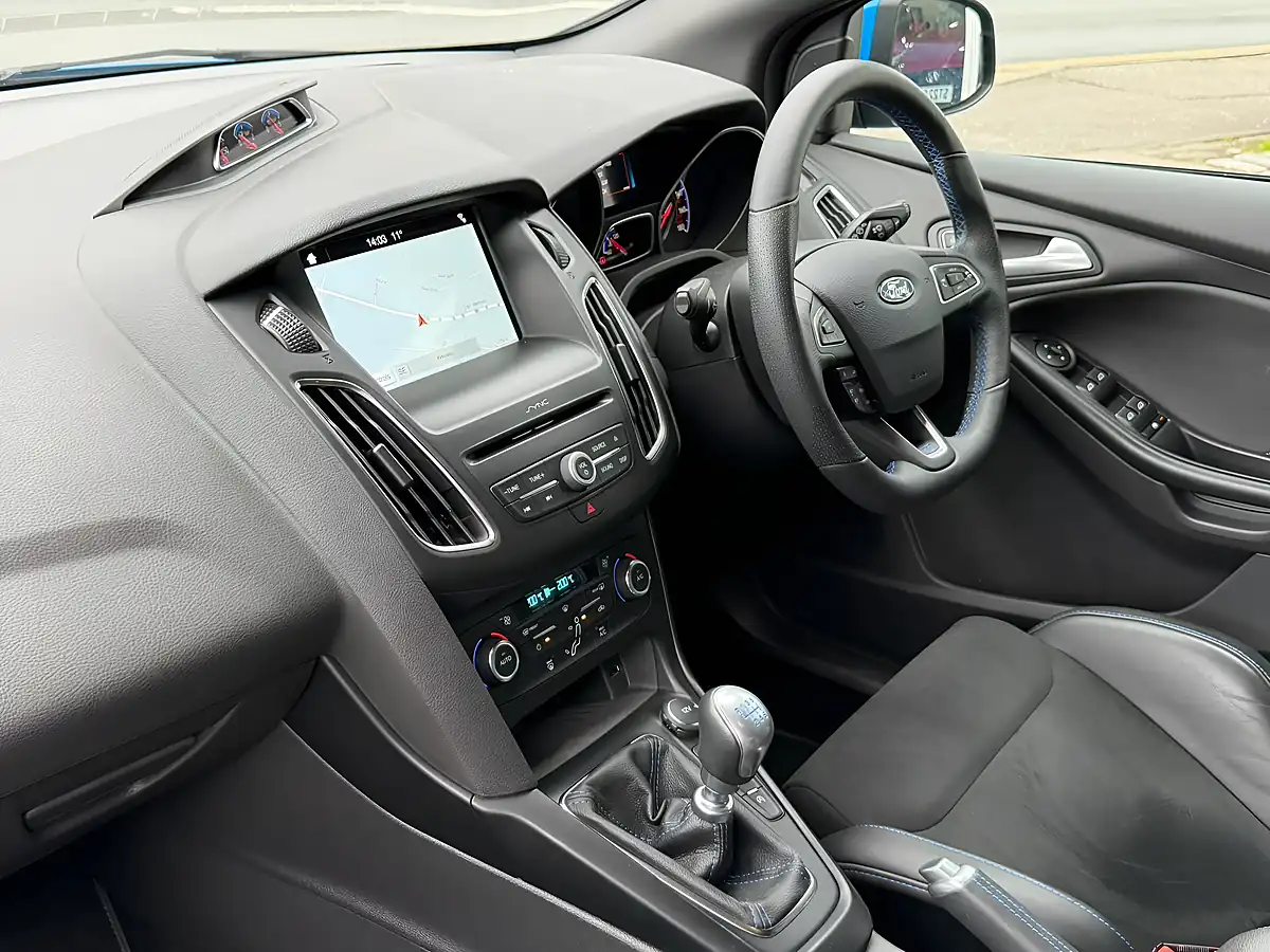 Used 2017 Ford Focus RS Nitrious Blue - Interior and Exterior details 7