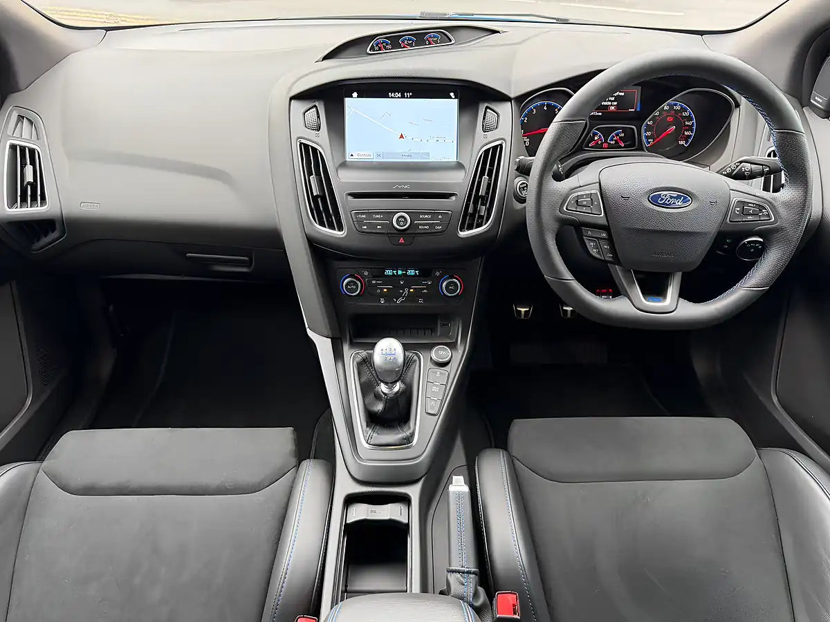 Used 2017 Ford Focus RS Nitrious Blue - Interior and Exterior details 9
