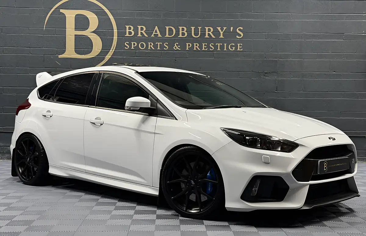 Used 2017 Ford Focus RS White - Front View