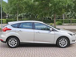 Used 2017 Ford Focus Silver - Interior and Exterior details 10