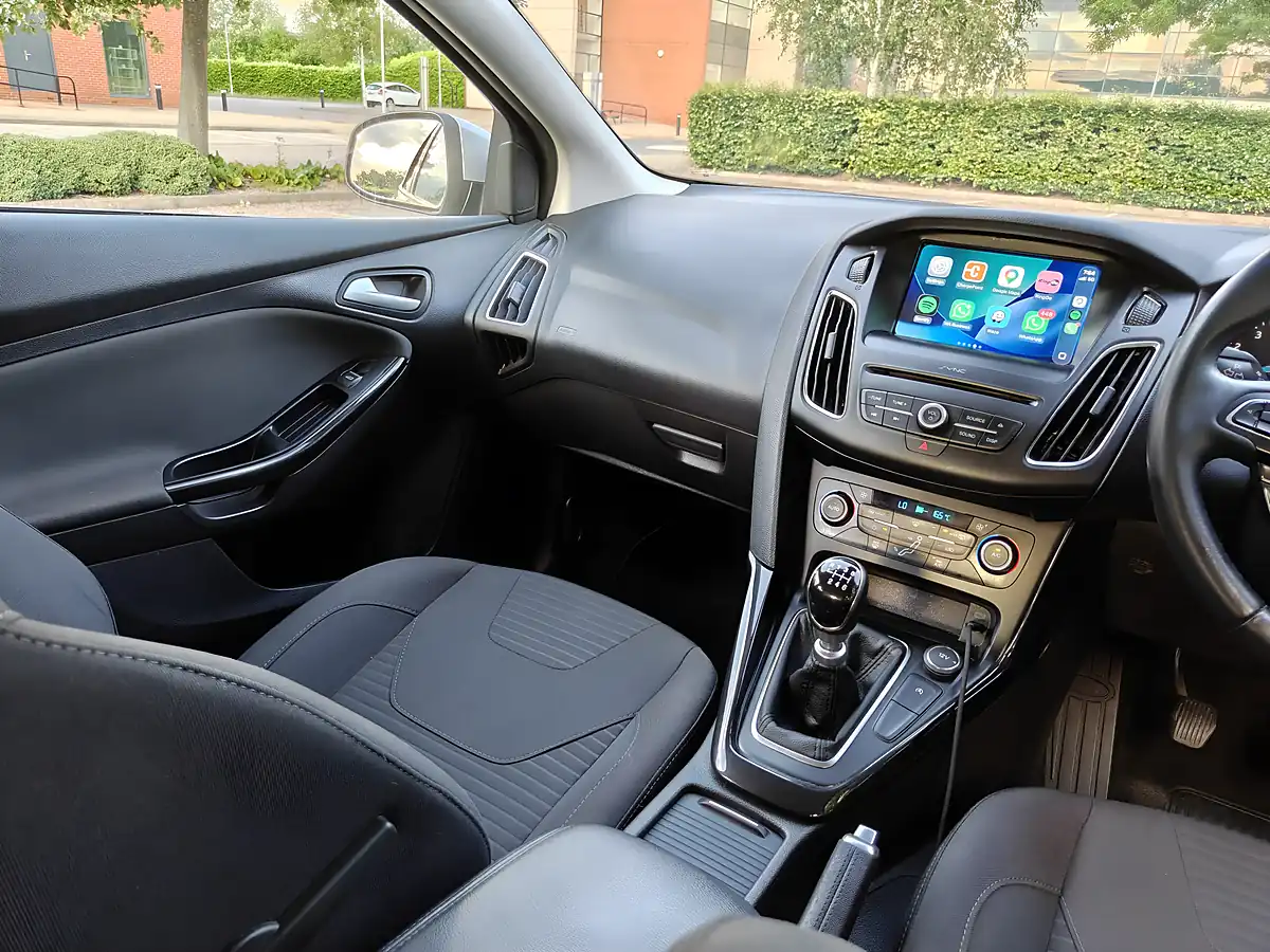 Used 2017 Ford Focus Silver - Interior and Exterior details 12