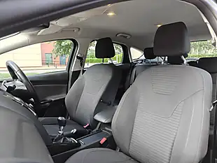 Used 2017 Ford Focus Silver - Interior and Exterior details 14
