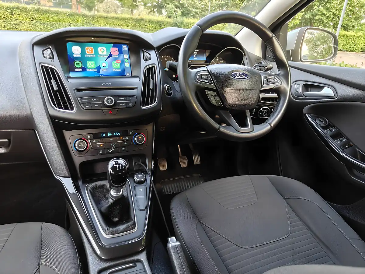 Used 2017 Ford Focus Silver - Interior and Exterior details 17