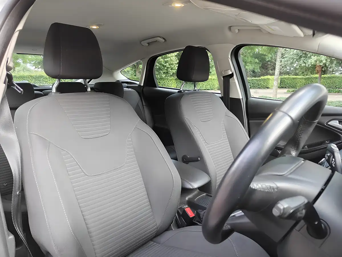 Used 2017 Ford Focus Silver - Interior and Exterior details 19
