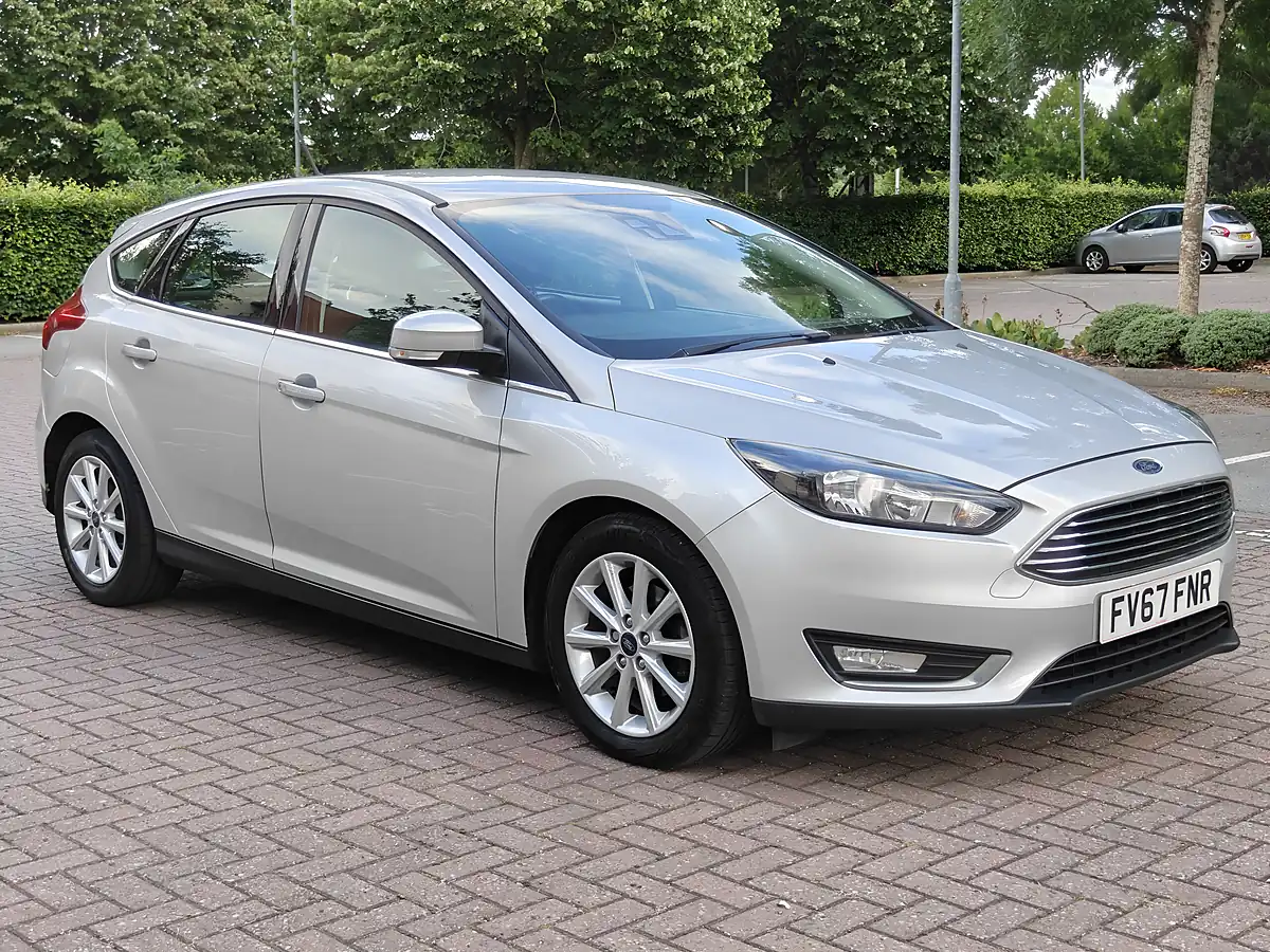 Used 2017 Ford Focus Silver - Interior and Exterior details 4