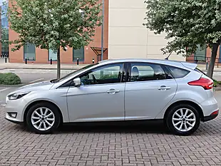 Used 2017 Ford Focus Silver - Interior and Exterior details 5