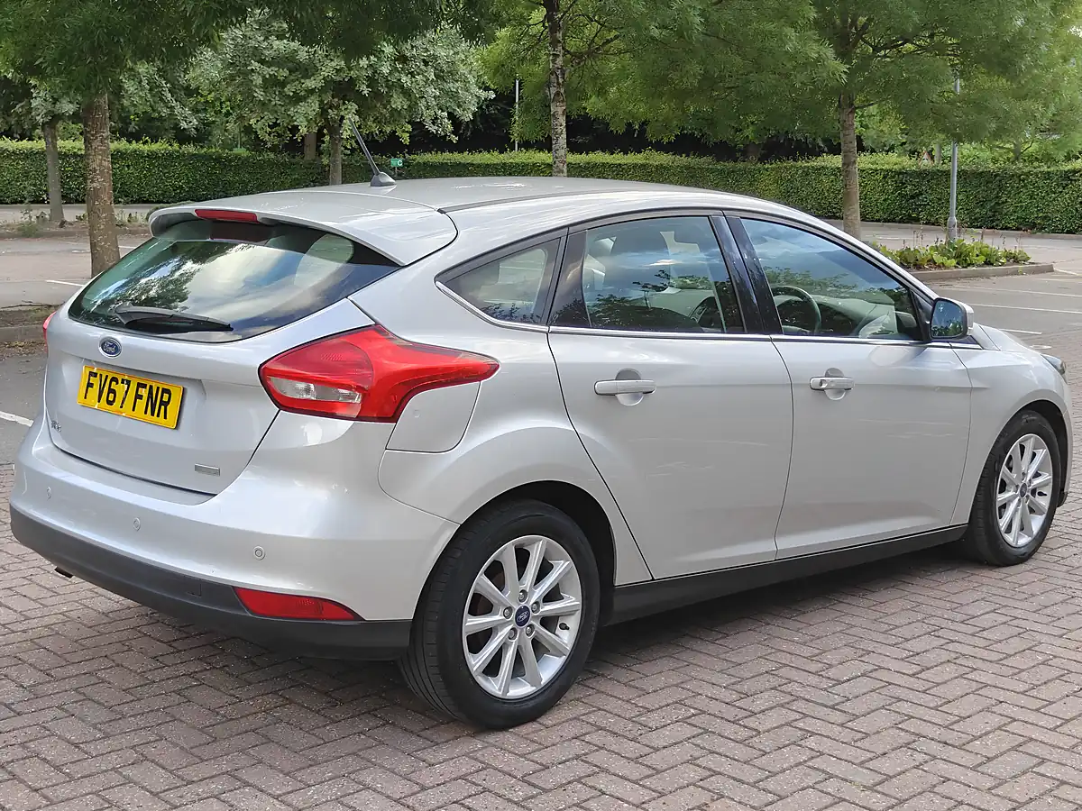 Used 2017 Ford Focus Silver - Interior and Exterior details 8