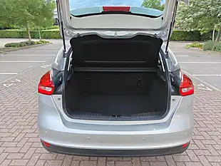 Used 2017 Ford Focus Silver - Interior and Exterior details 9