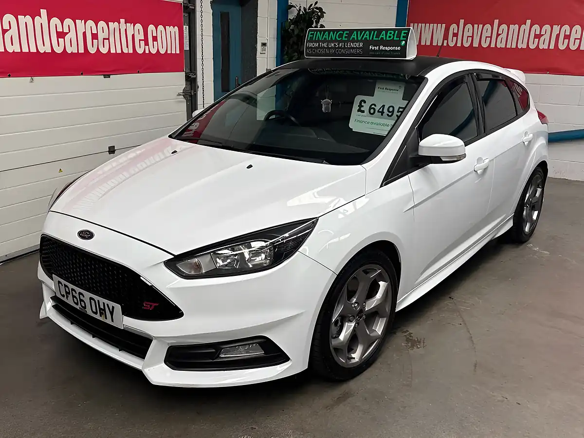 Used 2017 Ford Focus ST-1 White - Front View