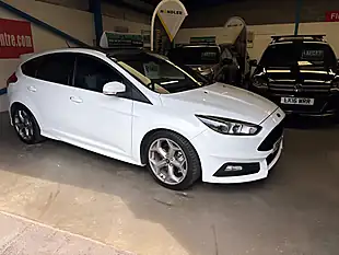 Used 2017 Ford Focus ST-1 White - Interior and Exterior details 10