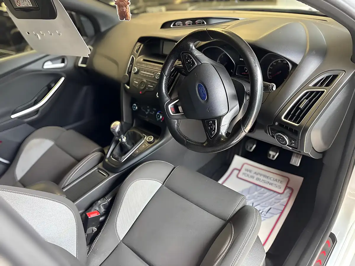 Used 2017 Ford Focus ST-1 White - Interior and Exterior details 13