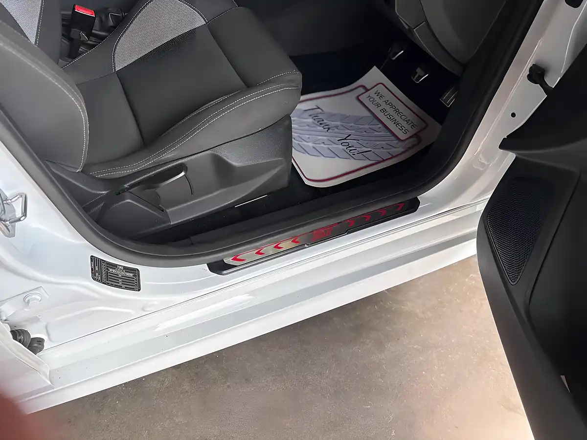 Used 2017 Ford Focus ST-1 White - Interior and Exterior details 14