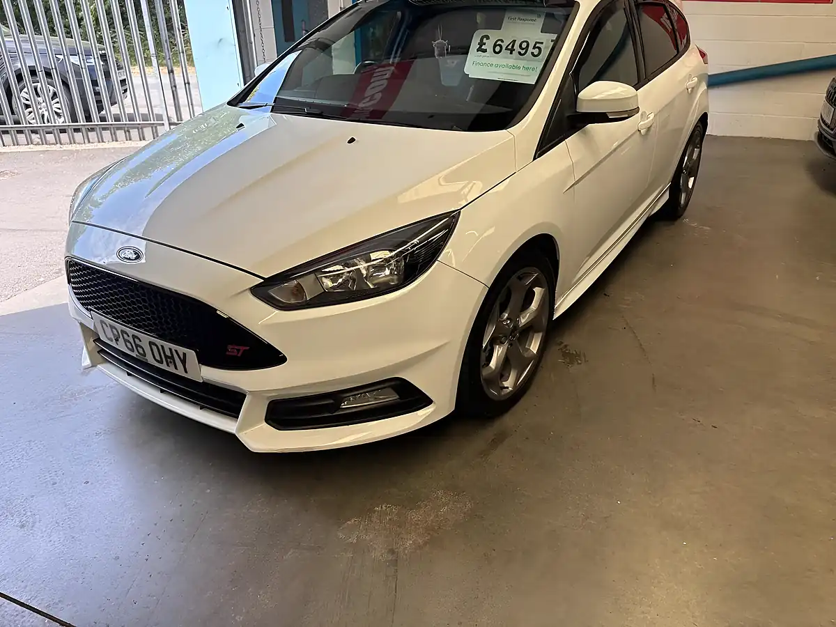 Used 2017 Ford Focus ST-1 White - Interior and Exterior details 18