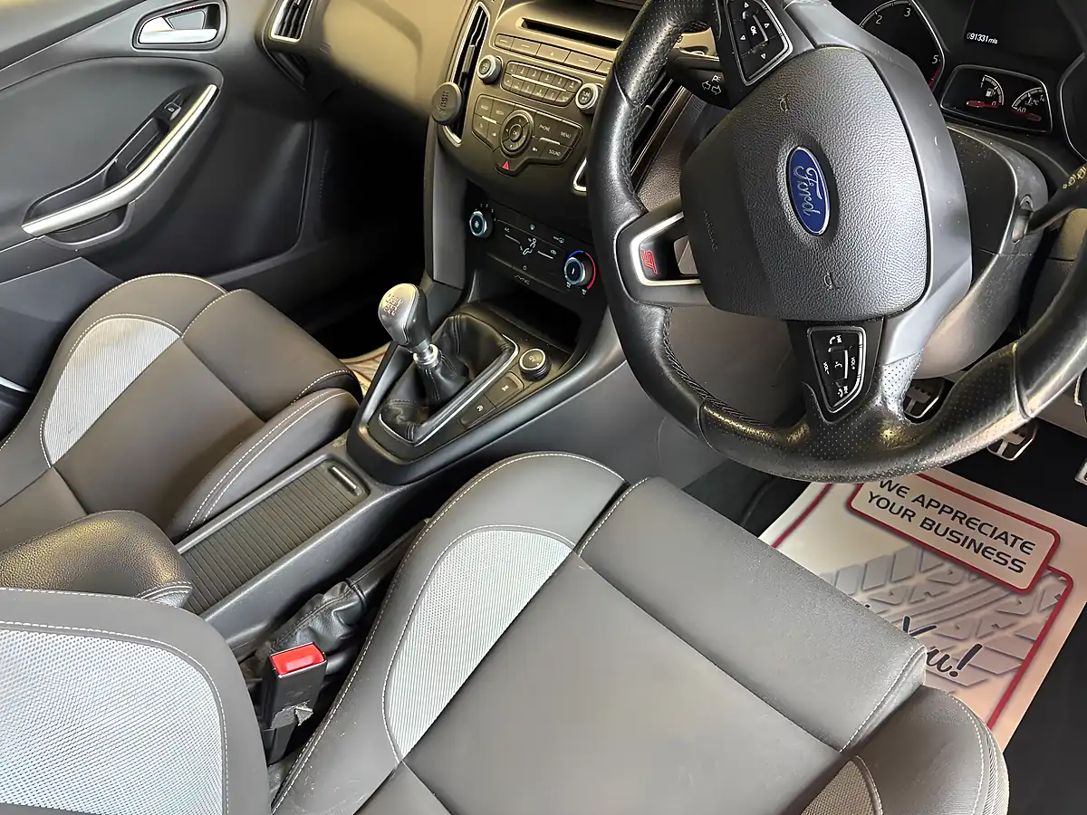 Used 2017 Ford Focus ST-1 White - Interior and Exterior details 20