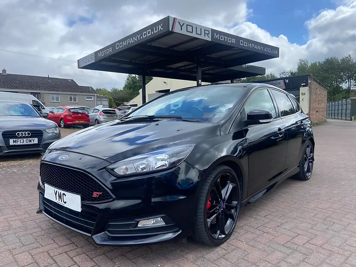 Used 2017 Ford Focus ST-2 Black - Front View