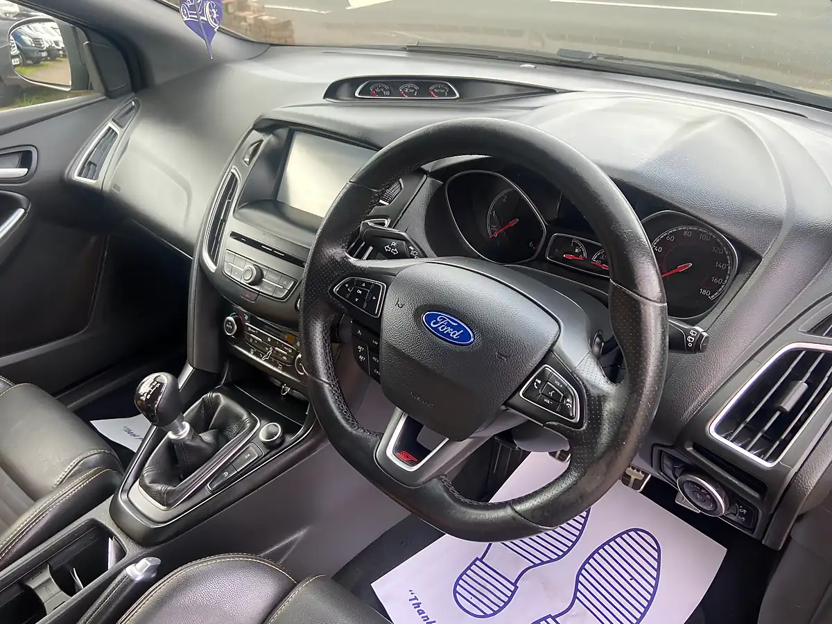 Used 2017 Ford Focus ST-2 Black - Interior and Exterior details 17