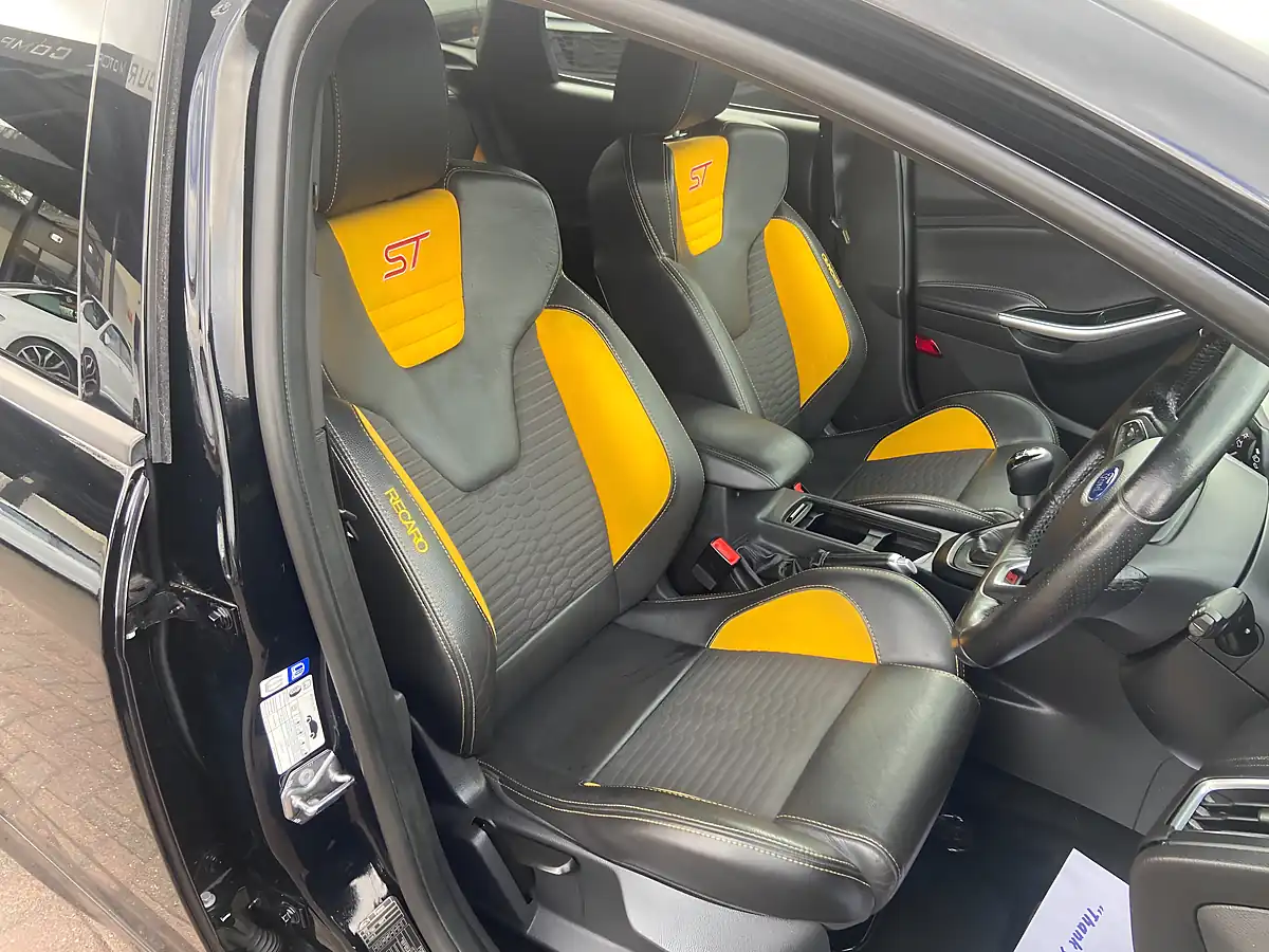 Used 2017 Ford Focus ST-2 Black - Interior and Exterior details 18