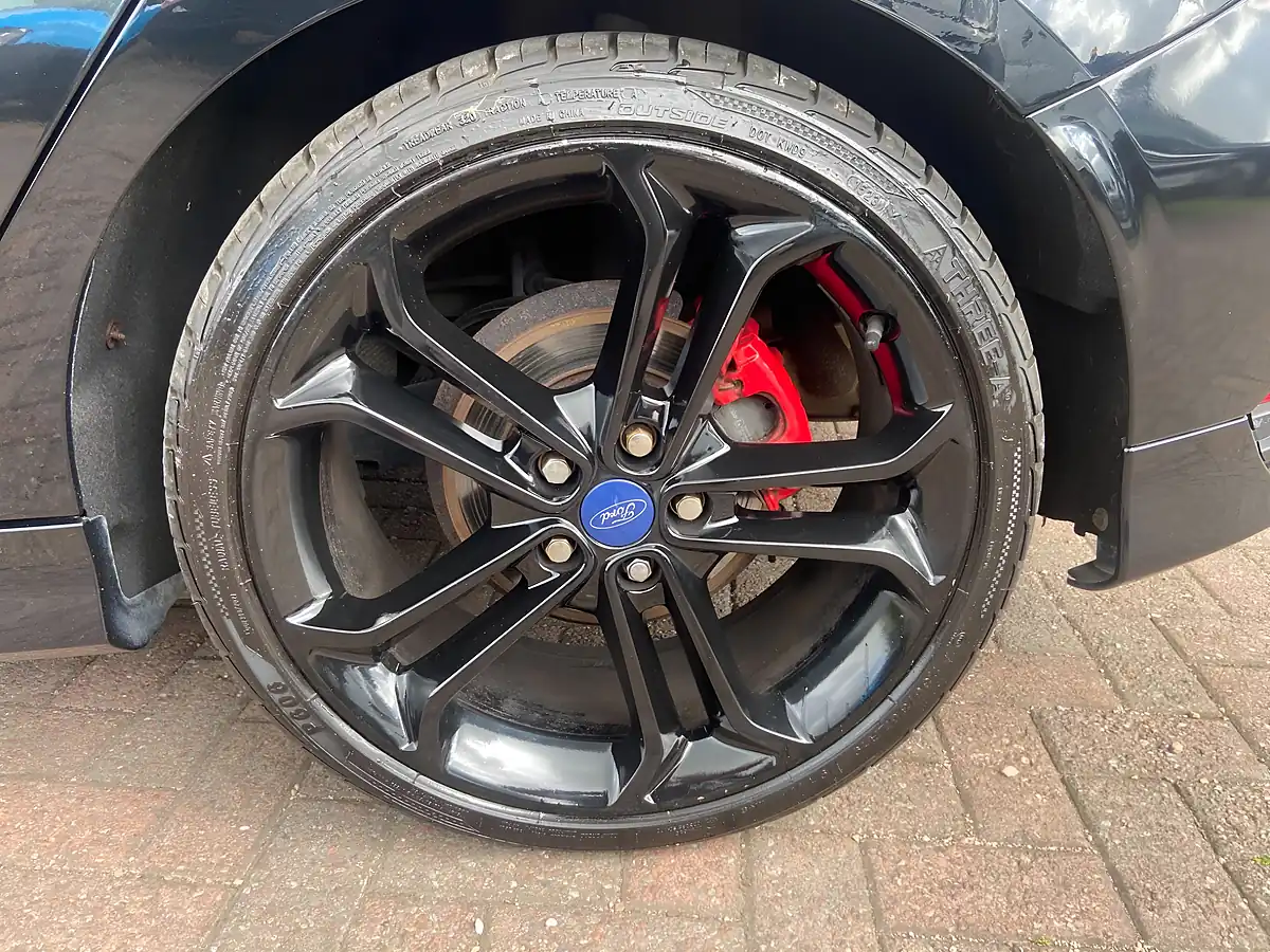 Used 2017 Ford Focus ST-2 Black - Interior and Exterior details 19