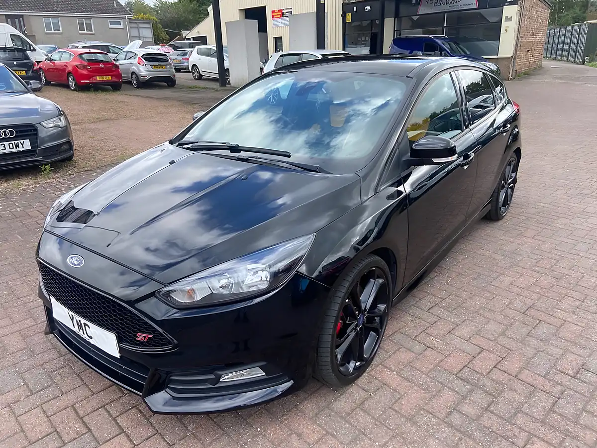 Used 2017 Ford Focus ST-2 Black - Interior and Exterior details 2