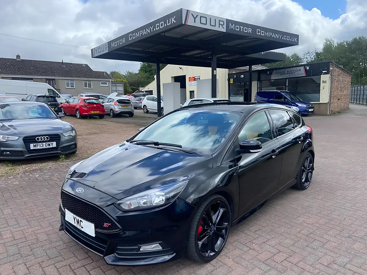 Used 2017 Ford Focus ST-2 Black - Interior and Exterior details 4