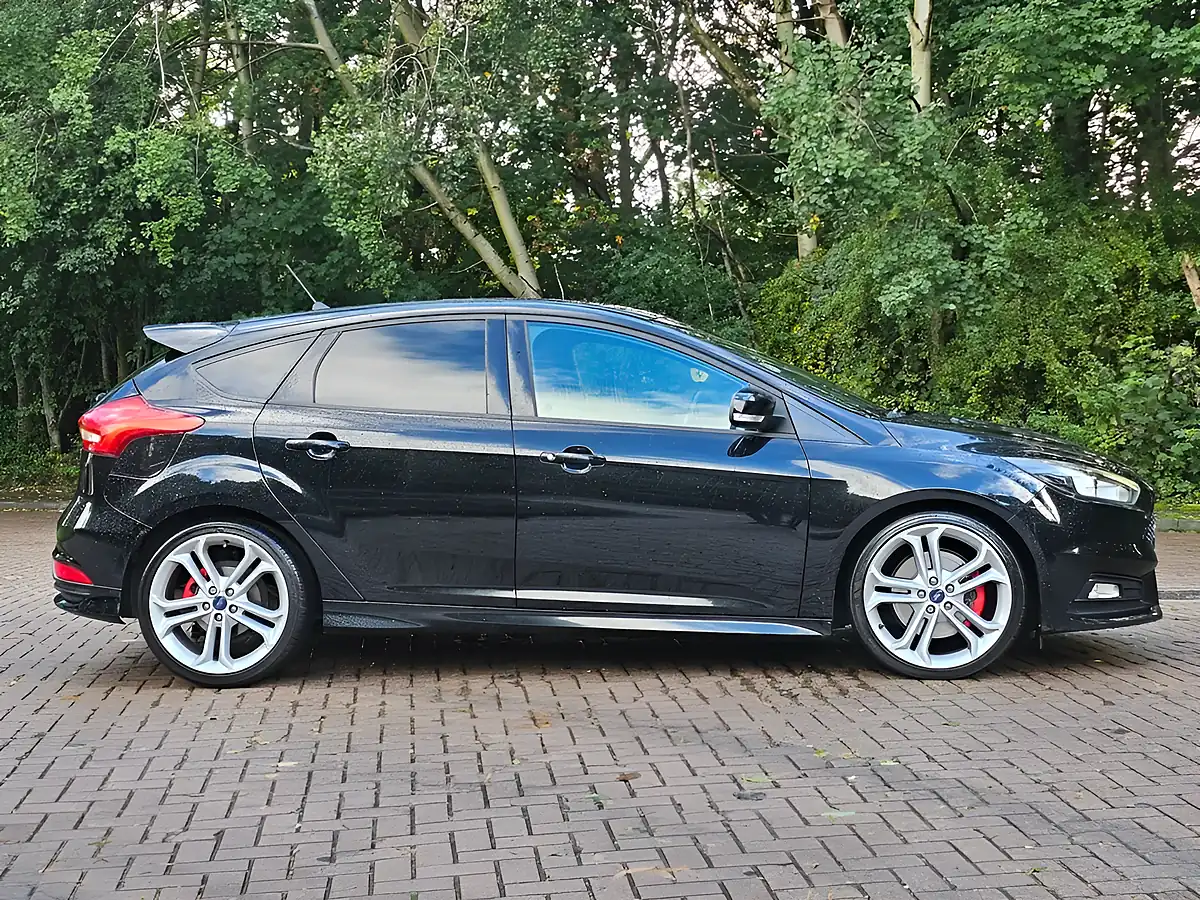 Used 2017 Ford Focus ST-2 Black - Interior and Exterior details 10