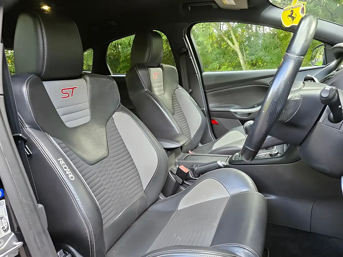 Used 2017 Ford Focus ST-2 Black - Interior and Exterior details 15