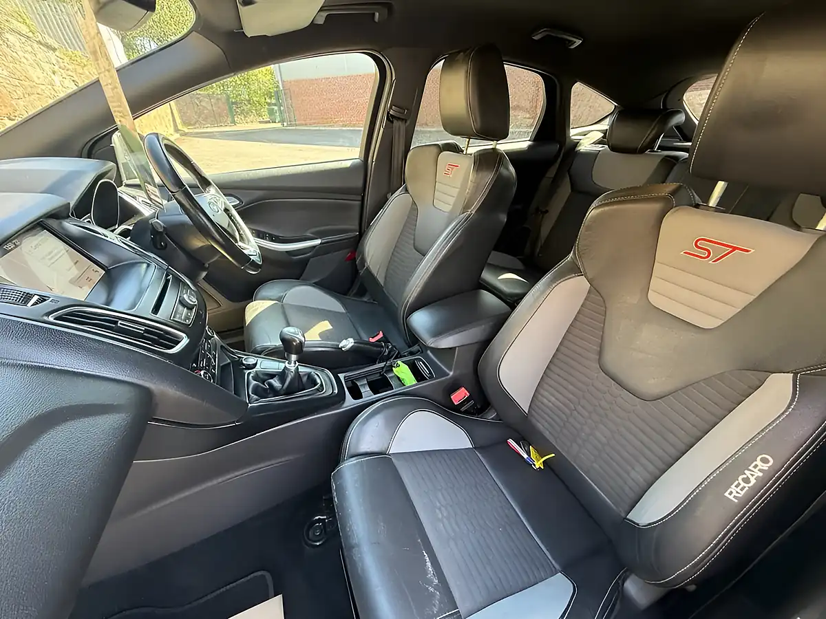 Used 2017 Ford Focus ST-2 Black - Interior and Exterior details 15
