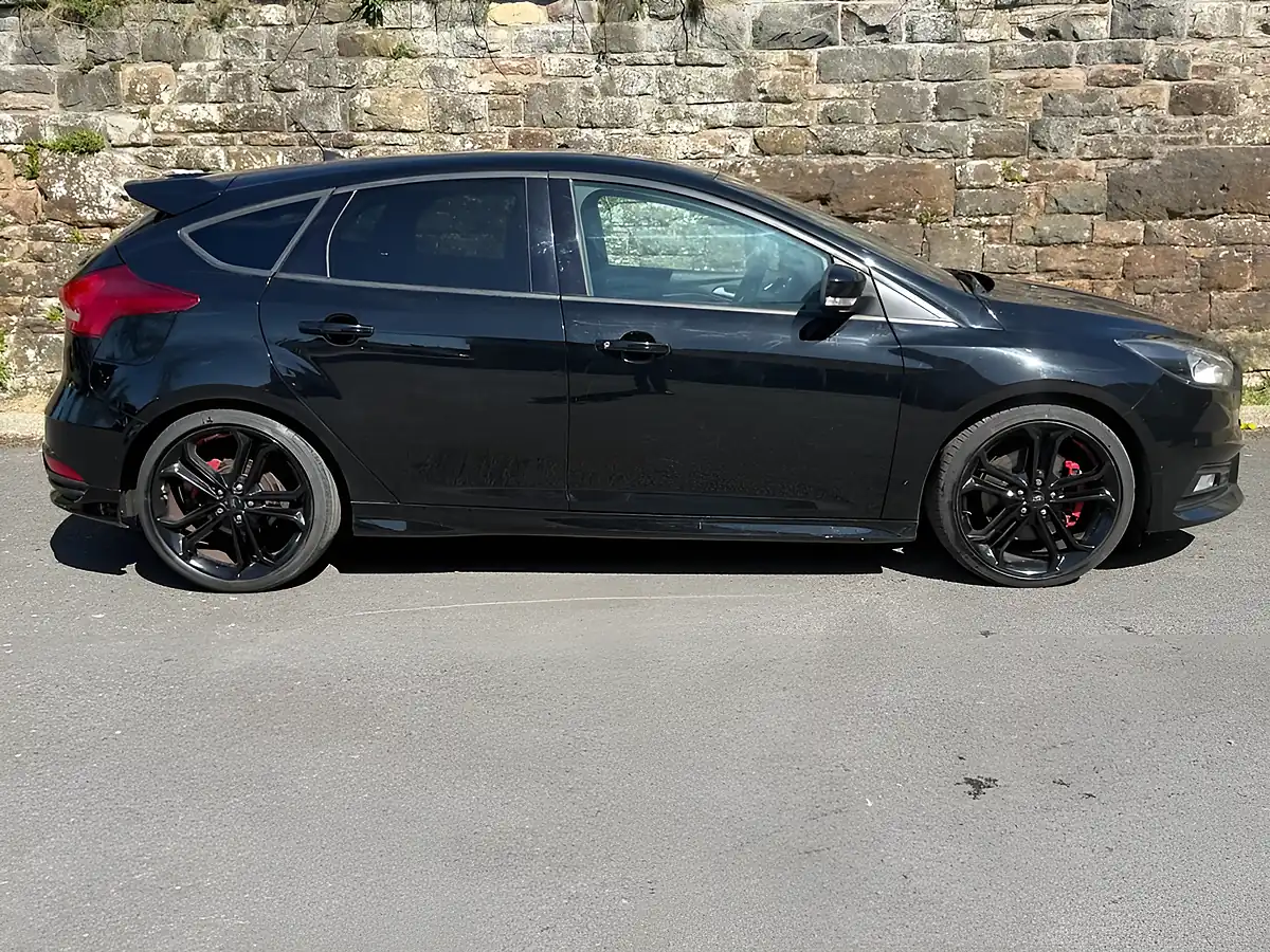 Used 2017 Ford Focus ST-2 Black - Interior and Exterior details 8