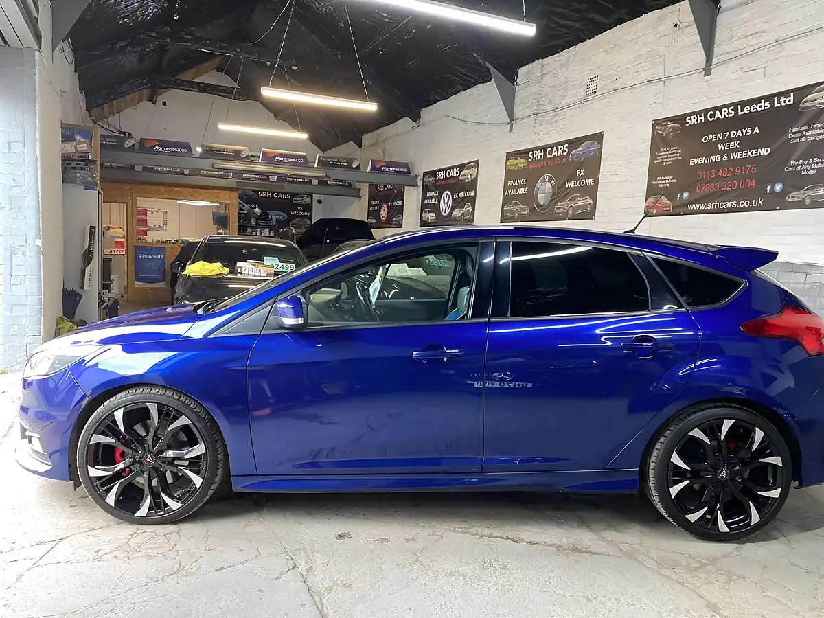 Used 2017 Ford Focus ST-2 Blue - Interior and Exterior details 10
