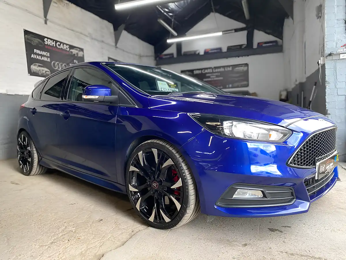 Used 2017 Ford Focus ST-2 Blue - Interior and Exterior details 7