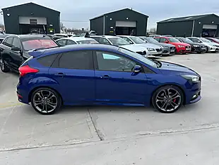 Used 2017 Ford Focus ST-2 Blue - Interior and Exterior details 11