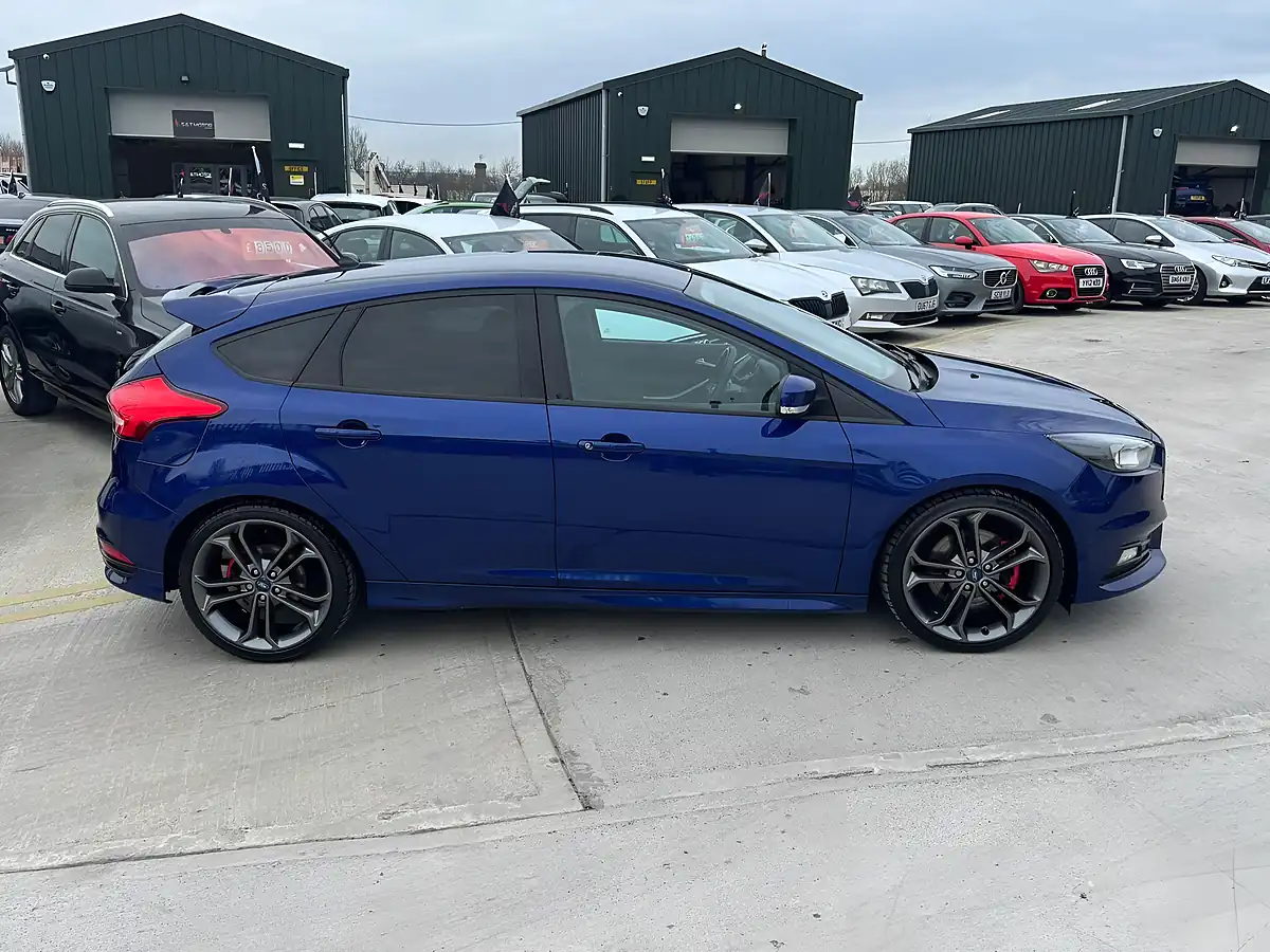 Used 2017 Ford Focus ST-2 Blue - Interior and Exterior details 11