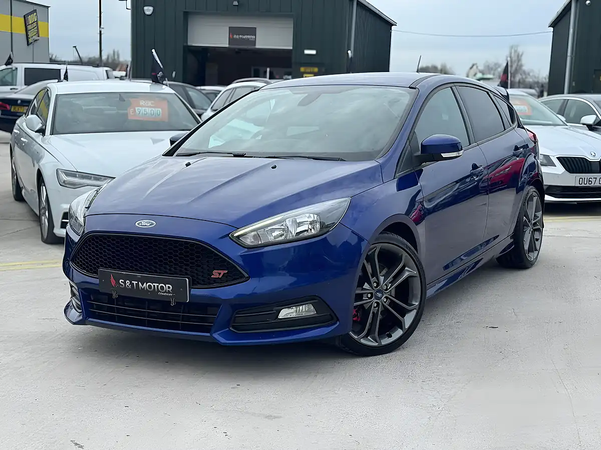 Used 2017 Ford Focus ST-2 Blue - Interior and Exterior details 4