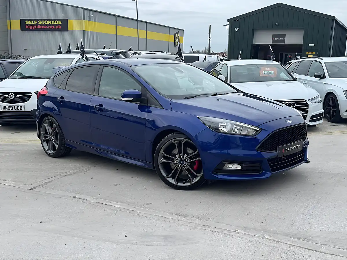 Used 2017 Ford Focus ST-2 Blue - Interior and Exterior details 6
