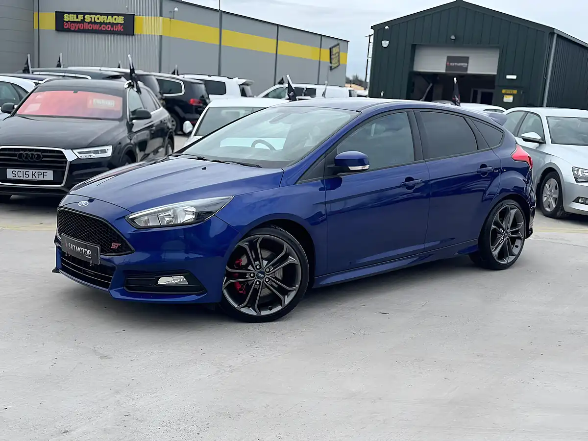 Used 2017 Ford Focus ST-2 Blue - Interior and Exterior details 7