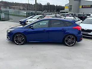 Used 2017 Ford Focus ST-2 Blue - Interior and Exterior details 9