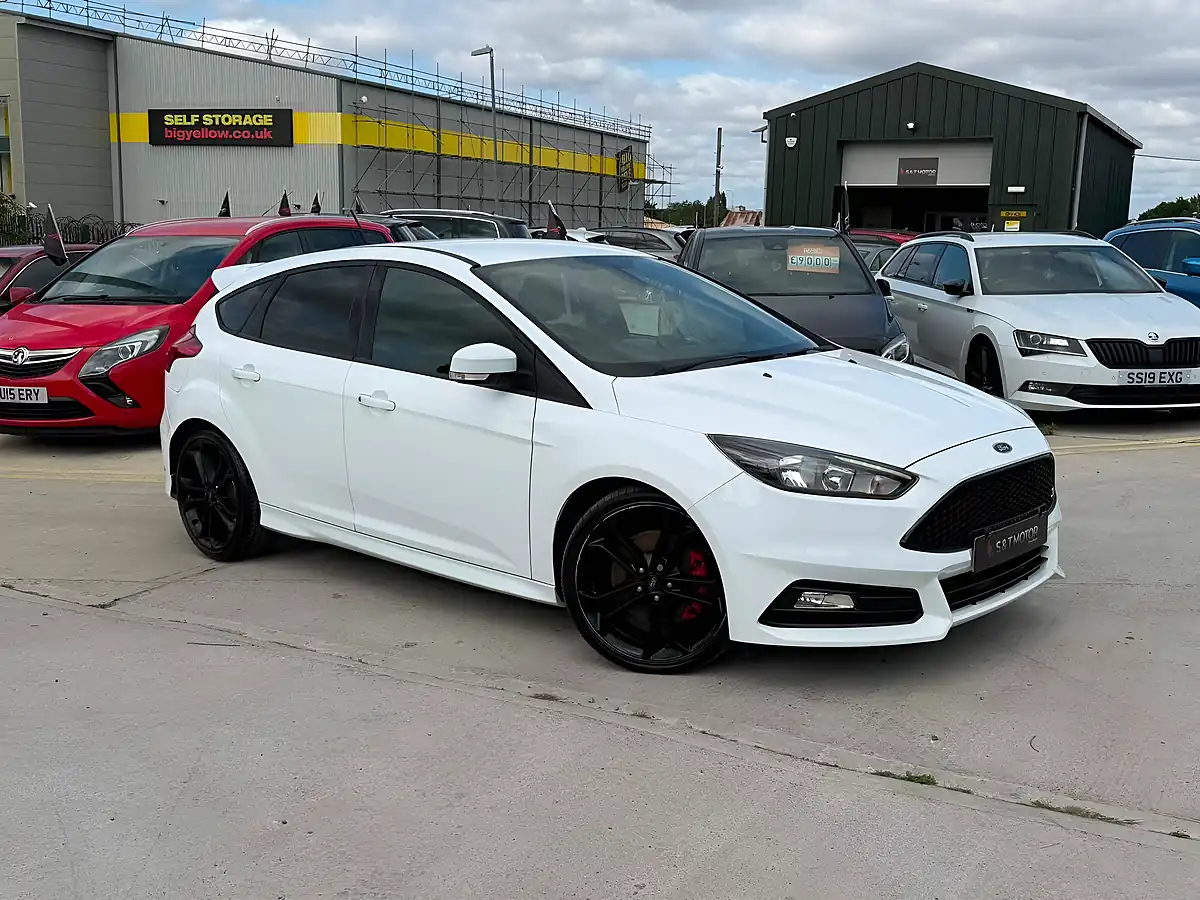 Used 2017 Ford Focus ST-2 White - Interior and Exterior details 2