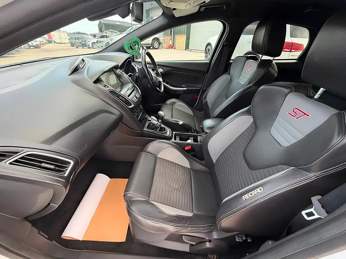 Used 2017 Ford Focus ST-2 White - Interior and Exterior details 20