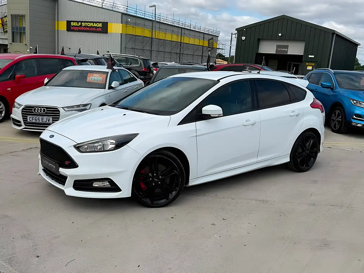 Used 2017 Ford Focus ST-2 White - Interior and Exterior details 4
