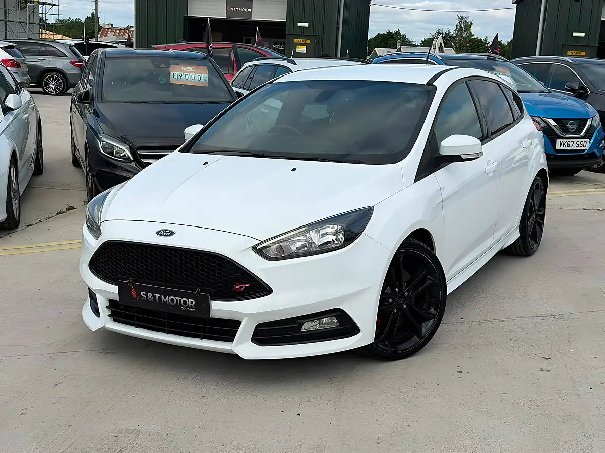 Used 2017 Ford Focus ST-2 White - Interior and Exterior details 6