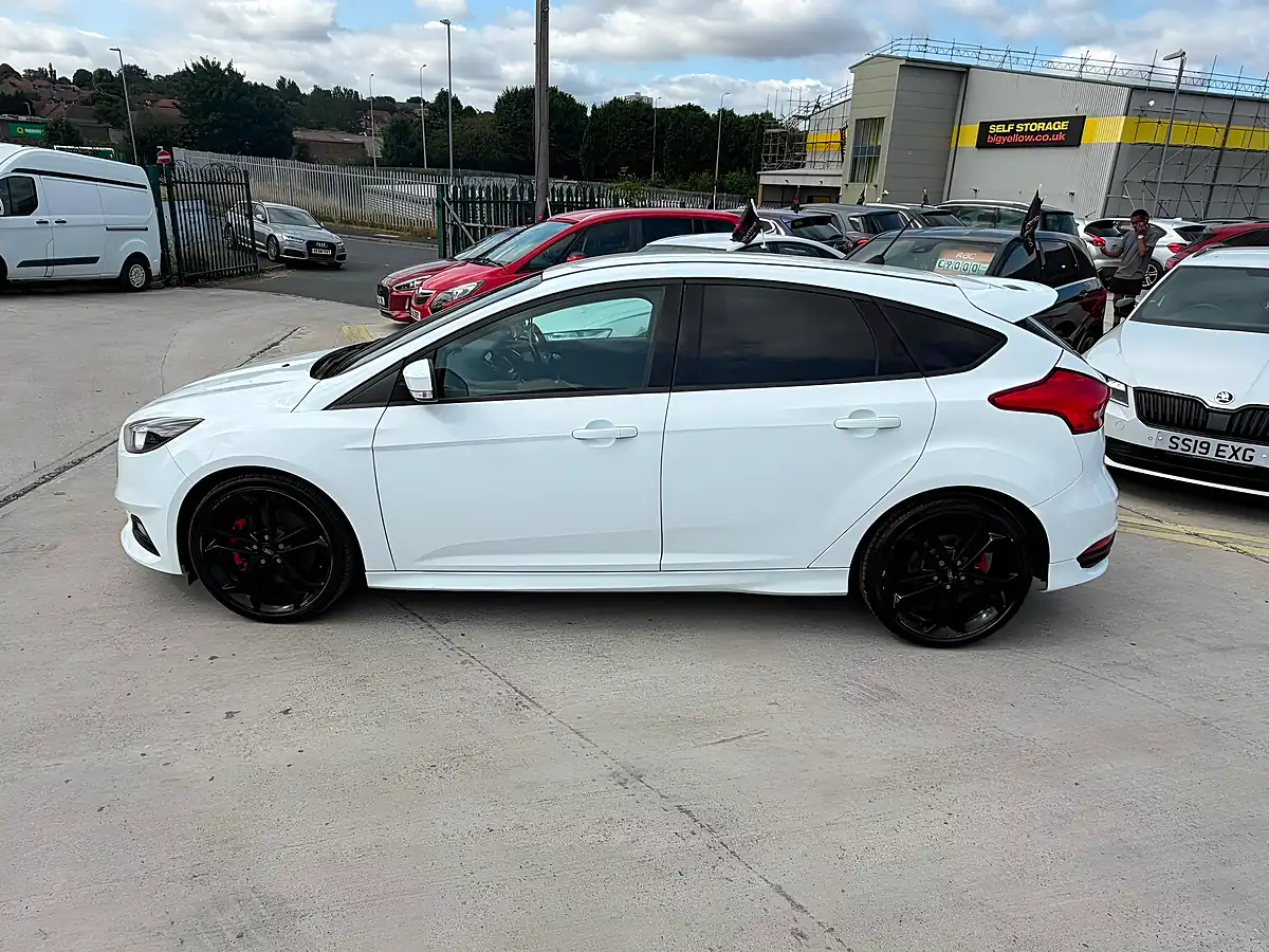 Used 2017 Ford Focus ST-2 White - Interior and Exterior details 8