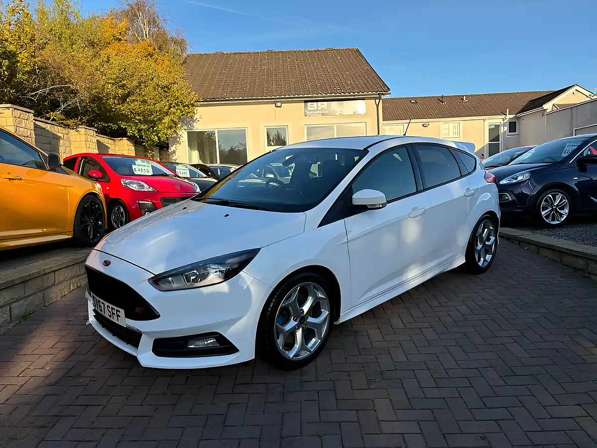 Used 2017 Ford Focus ST-2 White - Front View