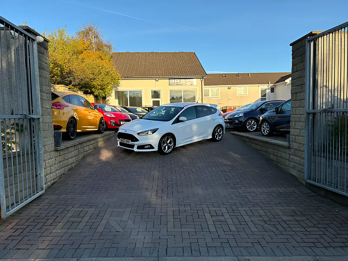 Used 2017 Ford Focus ST-2 White - Interior and Exterior details 3