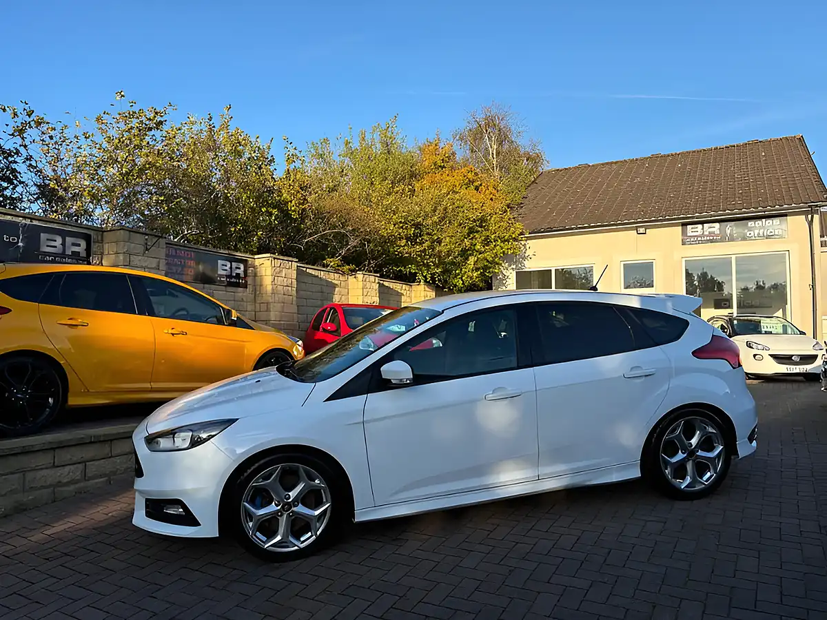 Used 2017 Ford Focus ST-2 White - Interior and Exterior details 6