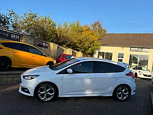 Used 2017 Ford Focus ST-2 White - Interior and Exterior details 7