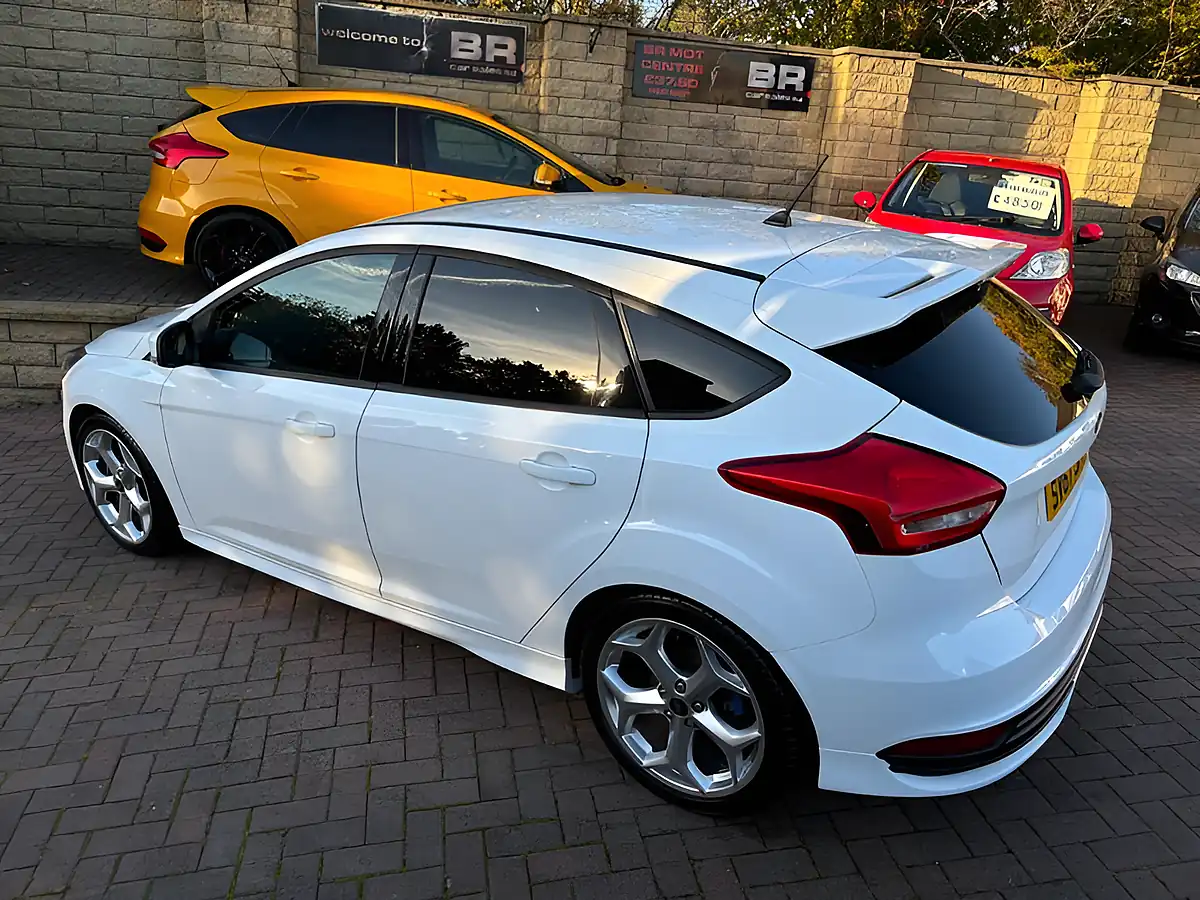Used 2017 Ford Focus ST-2 White - Interior and Exterior details 9