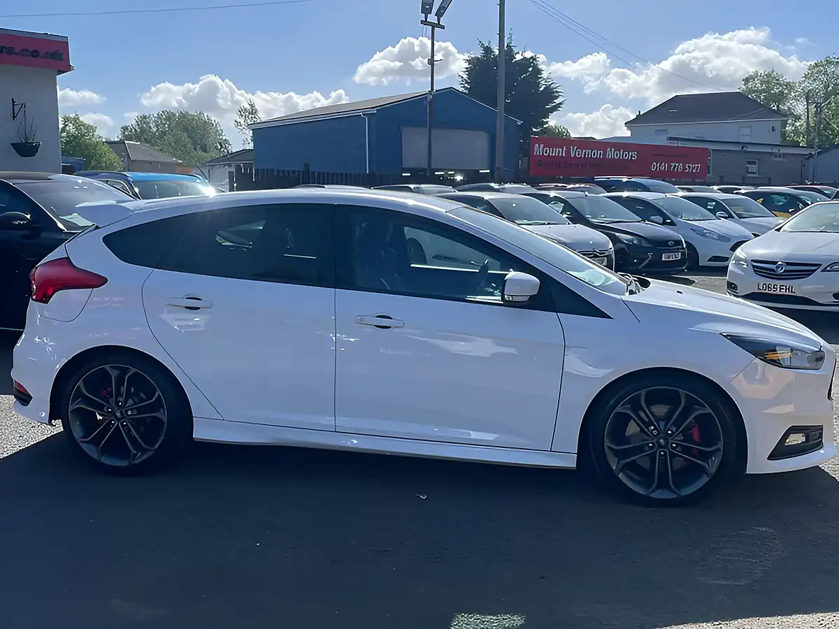 Used 2017 Ford Focus ST-2 White - Interior and Exterior details 8