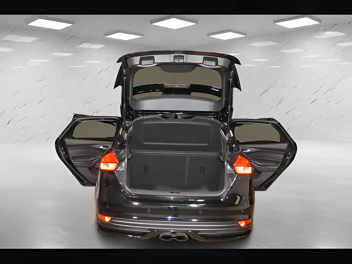 Used 2017 Ford Focus ST-3 Black - Interior and Exterior details 10