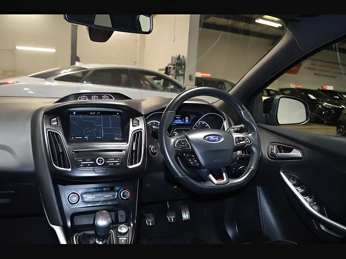 Used 2017 Ford Focus ST-3 Black - Interior and Exterior details 14